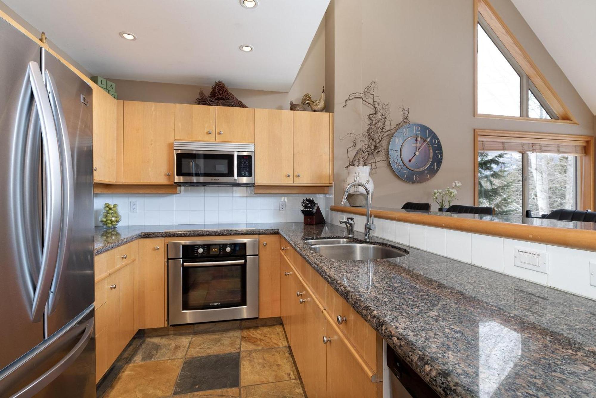 Alpine Greens 8 | Bright Townhome Near Blackcomb, Walk Or Shuttle To Skiing, Secure Parking Whistler Extérieur photo